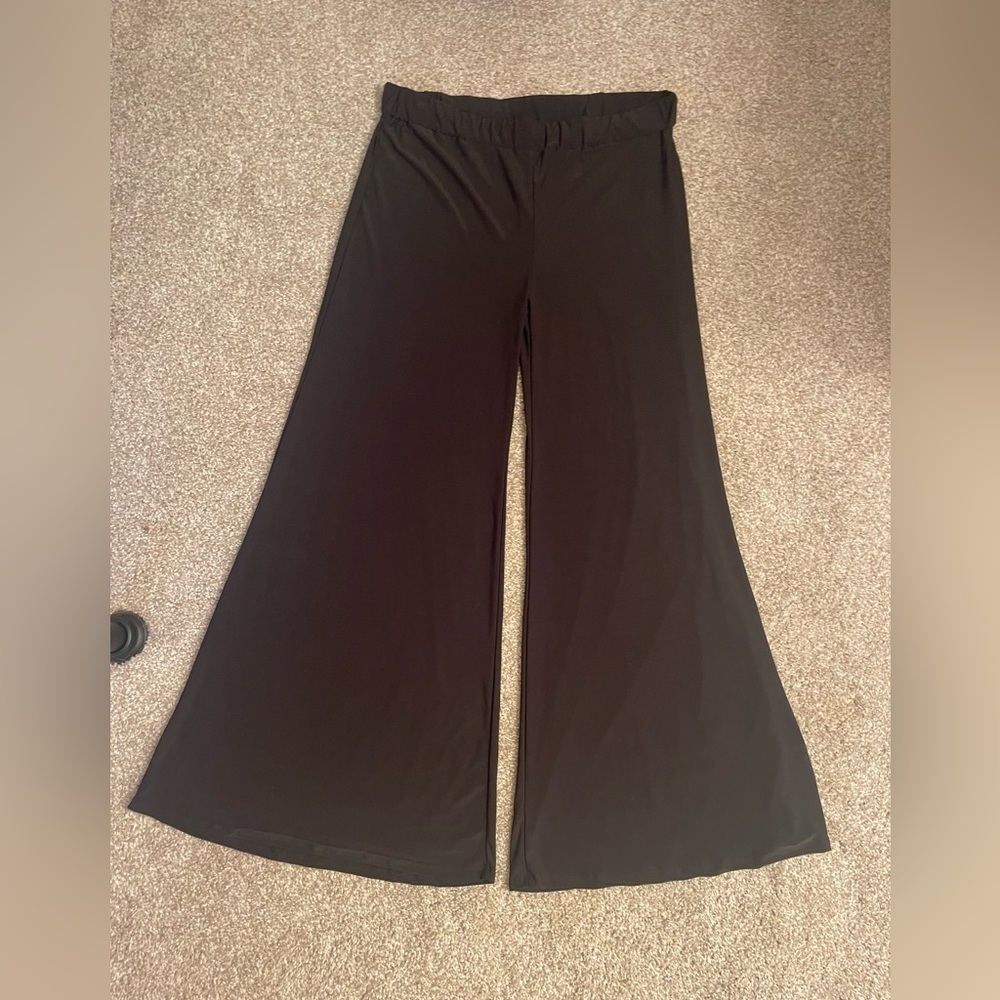 Black Flair Leggings - Stretchy - Soft - Yoga - Dress Up or Down